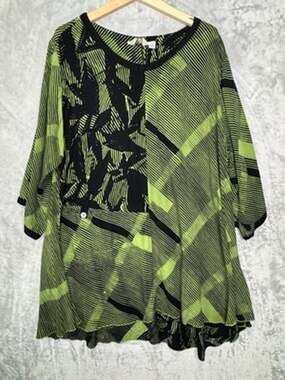 Lyng Tunic Top Womens 1X Green Black Stripe Dolman Sleeve Asymmetrical Hem Rayon